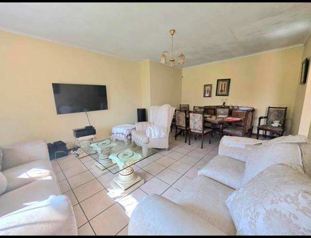 3 BEDROOM HOUSE FOR SALE IN DAWN PARK